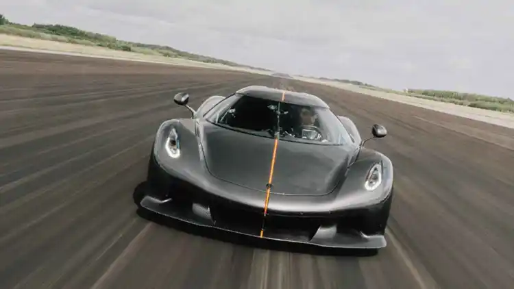 Koenigsegg Jesko Absolut: A Powerful Comeback Breaking Global Speed and Acceleration Records with Stunning Performance